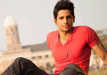 sidharth malhotra will spend valentine s day with katrina kaif instead of alia bhatt