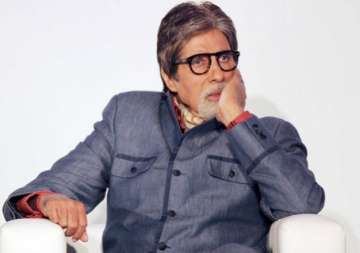 watch video big b s totally unexpected reaction to aishwarya addressing rekha as maa