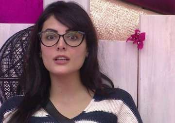 shocking mandana karimi s boyfriend might ditch her on bigg boss 9 finale