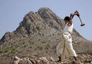 preview copy of manjhi the mountain man leaked online