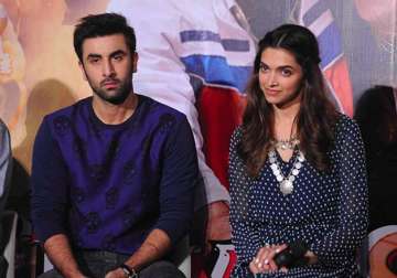 ranbir deepika to take train journey from mumbai to delhi