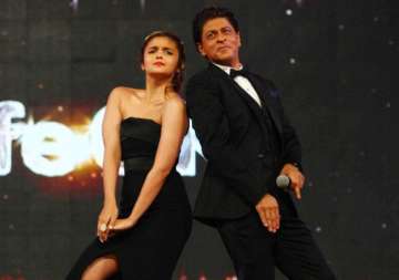 at 50 srk feels younger than 22 year old alia twitteratti agree