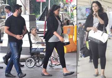 spotted sameera reddy flaunts baby bump see pics