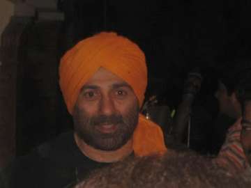 sunny deol s make up man detained for bullets in his kit