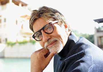 amitabh bachchan keen to help fan with ailment