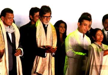 amitabh bachchan evokes tagore reaches out to bengal