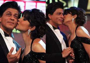 shah rukh khan priyanka chopra are king queen of social media