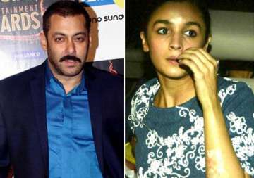salman khan rushed to alia bhatt s help after she got burnt from crackers