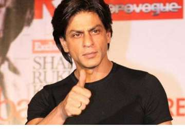 a day after donating rs 1cr for chennai floods shah rukh khan reaches out to fans in pakistan