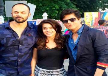 srk shares photograph with kajol from dilwale sets
