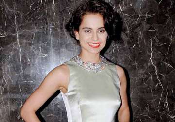 kangana to begin meena kumari s biopic in mid 2016