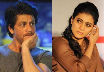 when shah rukh khan lip kissed kajol accidentally watch video