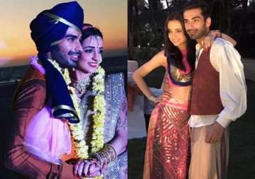 beach setting sun vows mohit sehgal and sanaya irani get married view pics