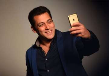 ouch what made salman khan say no to selfies