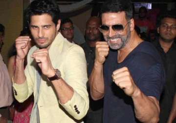 akshay kumar teaches women martial arts sidharth malhotra praises him