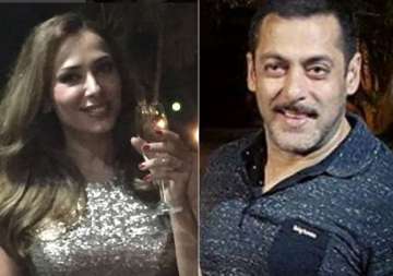 happy new year here s how salman khan welcomed 2016 in presence of his rumoured girlfriend see pics