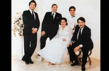 kapoor family opposes film on raj nargis romance