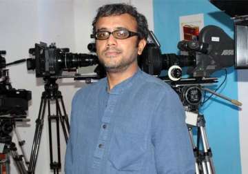 dibakar banerjee used smoke dirt to make detective byomkesh bakshy look real