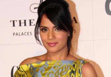 richa chadha didn t left bombairiya in lurch