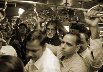 amitabh bachchan sings in mumbai local train for charity