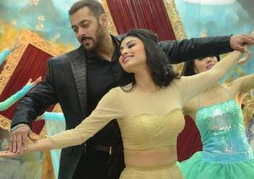 bigg boss 9 to end with a bang pics of sizzling performances tonight