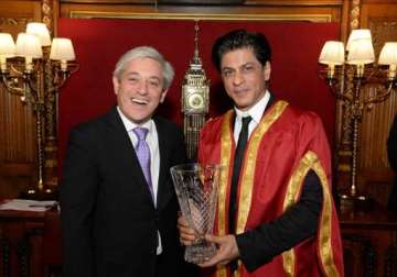 shah rukh khan honoured with britain s global diversity award