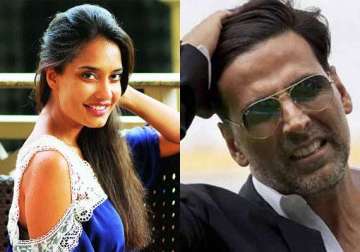 lisa haydon i like akshay s unshaved look