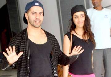 varun shraddha to lock lips in abcd 2