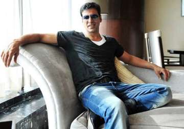 akshay kumar salutes policemen for never being off duty