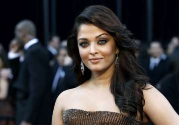 aishwarya gives a perfect reply on being questioned about her comeback