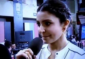 here s how anushka sharma slashed a journalist over questions about virat kohli watch video