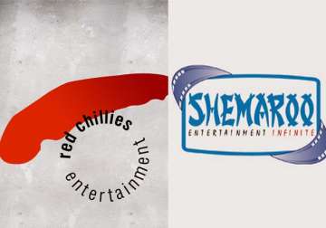 shahrukh khan s red chillies entertainment joins hands with shemaroo