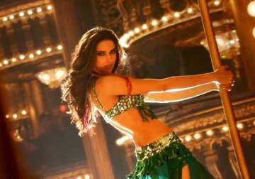 happy new year lovely song review watch deepika padukone in her sexiest avatar ever watch video