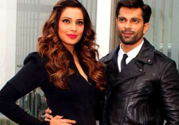 drunk bipasha basu gets scolding from karan singh grover publicly