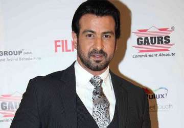 ronit roy denies doing everybody loves raymond spin off