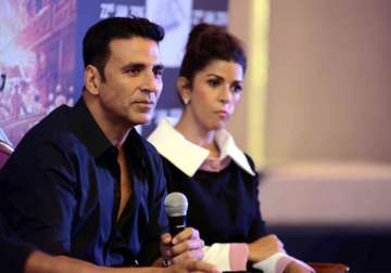 akshay kumar pays tribute to the unsung heroes of india watch video