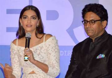 sonam kapoor gets teary eyed at neerja trailer launch