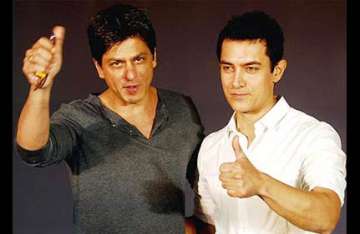 shah rukh aamir to attend big b s paa premiere