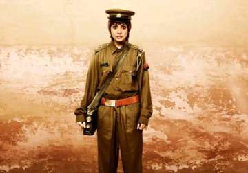 anushka sharma betrays dons transistor but along with cop s attires watch video