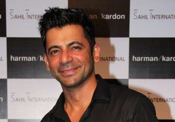 sunil grover gets injured on the sets of deal or no deal