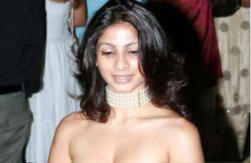 tanishaa mukherji fainted on sets of be careful