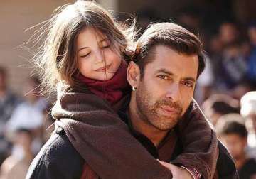 for salman khan little girl harshali steals the show in bajrangi bhaijaan