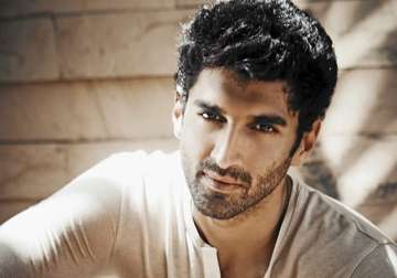 aditya roy kapoor to play kashmiri boy in fitoor