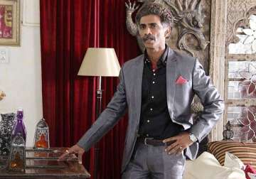 pukaar call for the hero makrand deshpande lured by his corporate look in the tv show