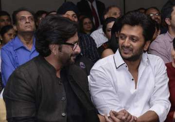 riteish deshmukh arshad warsi may host few episodes of comedy nights