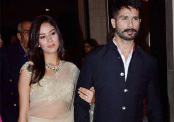 awww dorable when shahid kissed mira at masaba s wedding view pic