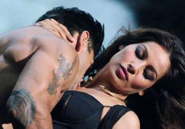 alone katra song review bipasha karan teach you some never seen before love making ways