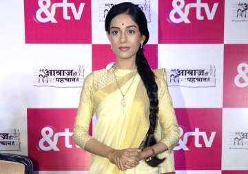 hard to grab viewers attention in tv industry than films says amrita rao