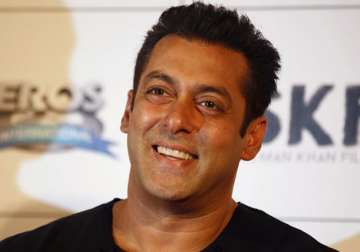 shocking salman khan used to burn money on diwali