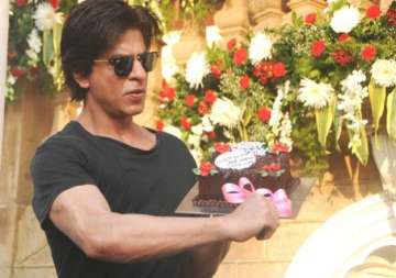 watch shah rukh receives sentimental tribute as gift on 50th birthday